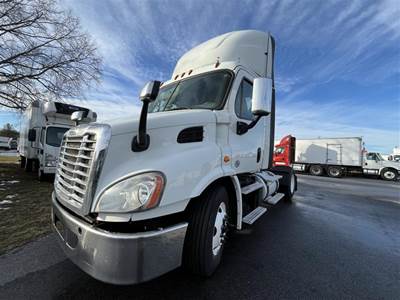 Freightliner Cascadia 113 Single Axle Day Cab Truck - 12 Speed Automatic