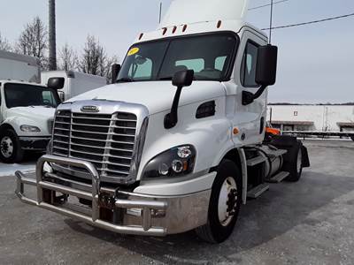 Freightliner Cascadia 113 Single Axle Day Cab Truck - 12 Speed Automatic