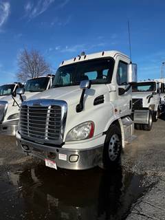 Freightliner Cascadia 113 Single Axle Day Cab Truck - 450HP, 10 Speed Automatic