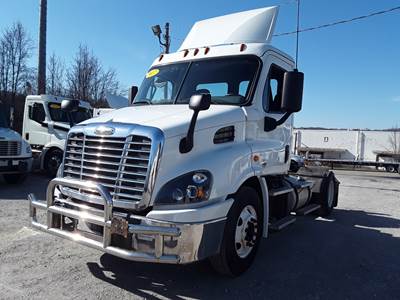 Freightliner Cascadia 113 Single Axle Day Cab Truck - 12 Speed Automatic