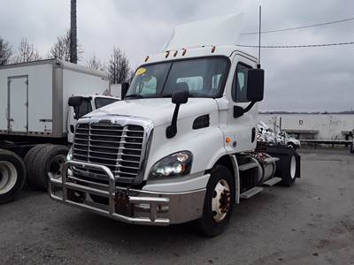 Freightliner Cascadia 113 Single Axle Day Cab Truck - 12 Speed Automatic
