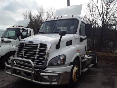 Freightliner Cascadia 113 Single Axle Day Cab Truck - 12 Speed Automatic