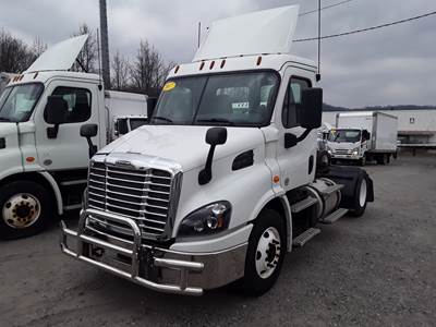 Freightliner Cascadia 113 Single Axle Day Cab Truck - 12 Speed Automatic