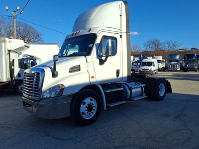 Freightliner Cascadia 113 Single Axle Day Cab Truck - 12 Speed Automatic