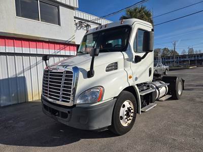 Freightliner Cascadia 113 Single Axle Day Cab Truck - 400HP, 10 Speed Automatic