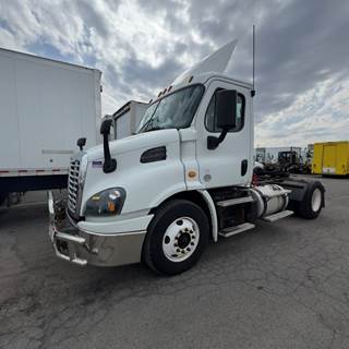 Freightliner Cascadia 113 Single Axle Day Cab Truck - 410HP, 12 Speed Automatic