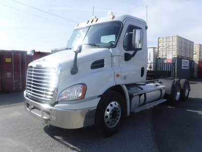 Freightliner Cascadia 113 Day Cab Truck - 470HP, 18 Speed Manual
