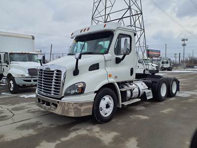 Freightliner Cascadia 113 Day Cab Truck - 12 Speed Automatic