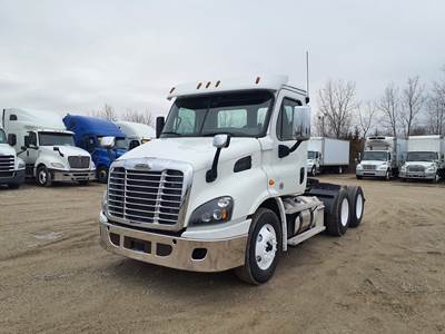 Freightliner Cascadia 113 Day Cab Truck - 450HP, 13 Speed Automatic