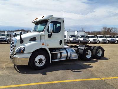 Freightliner Cascadia 113 Day Cab Truck - 450HP, 12 Speed Automatic