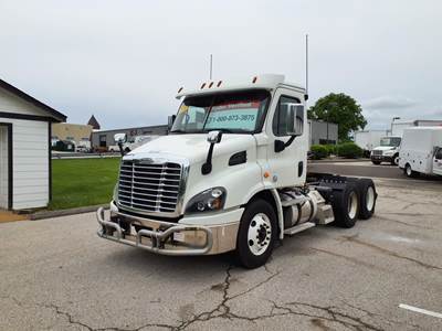 Freightliner Cascadia 113 Day Cab Truck - 450HP, 12 Speed Automatic