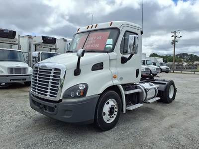 Freightliner Cascadia 113 Single Axle Day Cab Truck - 410HP, 12 Speed Automatic