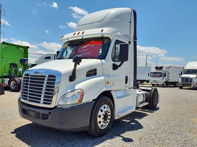Freightliner Cascadia 113 Single Axle Day Cab Truck - 410HP, 12 Speed Automatic