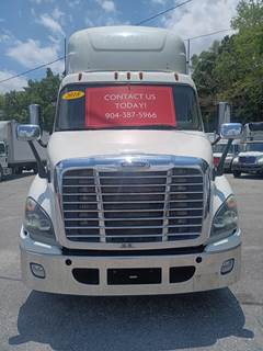 Freightliner Cascadia 113 Single Axle Day Cab Truck - 410HP, 12 Speed Automatic