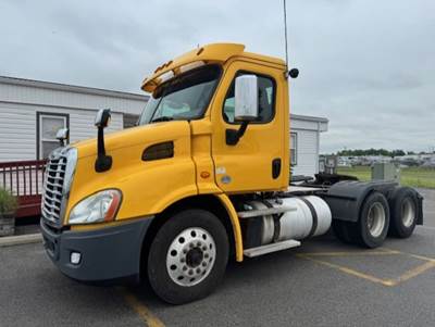 Freightliner Cascadia 113 Day Cab Truck - 435HP, 10 Speed Automatic