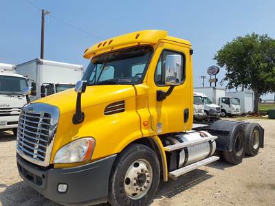 Freightliner Cascadia 113 Day Cab Truck - 435HP, 10 Speed Automatic