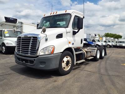 Freightliner Cascadia 113 Day Cab Truck - 450HP, 10 Speed Automatic