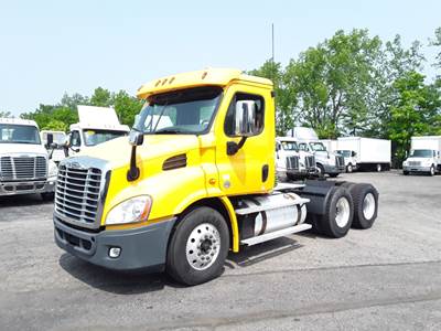 Freightliner Cascadia 113 Day Cab Truck - 435HP, 10 Speed Automatic