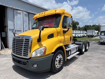 Freightliner Cascadia 113 Day Cab Truck - 435HP, 12 Speed Automatic