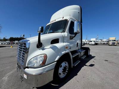 Freightliner Cascadia 113 Single Axle Day Cab Truck - 450HP, 12 Speed Automatic