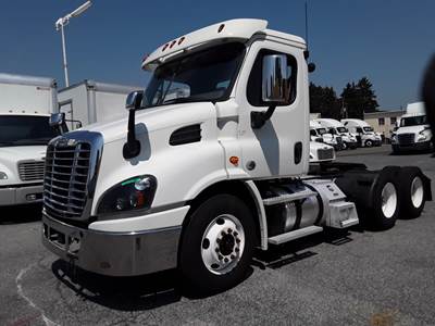Freightliner Cascadia 113 Day Cab Truck - 450HP, 12 Speed Automatic