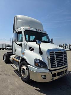 Freightliner Cascadia 113 Single Axle Day Cab Truck - 410HP, 12 Speed Automatic