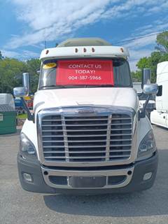 Freightliner Cascadia 113 Single Axle Day Cab Truck - 410HP, 10 Speed Manual