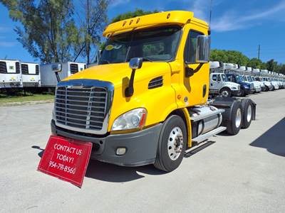 Freightliner Cascadia 113 Day Cab Truck - 435HP, 12 Speed Automatic