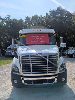 Freightliner Cascadia 113 Single Axle Day Cab Truck - 410HP, 10 Speed Manual