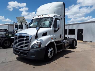Freightliner Cascadia 113 Single Axle Day Cab Truck - 410HP, 12 Speed Automatic