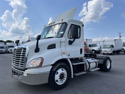 Freightliner Cascadia 113 Single Axle Day Cab Truck - 410HP, 12 Speed Automatic