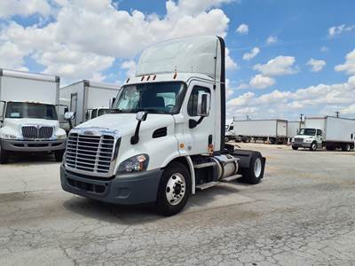Freightliner Cascadia 113 Single Axle Day Cab Truck - 410HP, 12 Speed Automatic