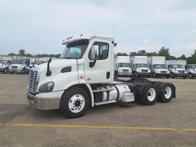 Freightliner Cascadia 113 Day Cab Truck - 450HP, 12 Speed Automatic