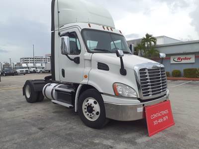 Freightliner Cascadia 113 Single Axle Day Cab Truck - 450HP, 12 Speed Automatic