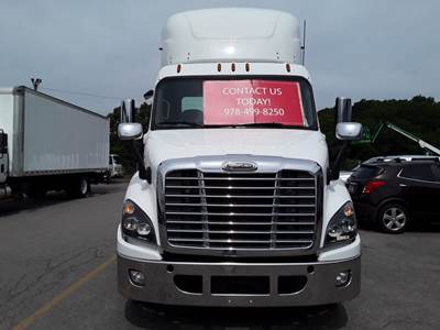 Freightliner Cascadia 113 Single Axle Day Cab Truck - 410HP, 12 Speed Automatic