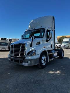 Freightliner Cascadia 113 Single Axle Day Cab Truck - 410HP, 12 Speed Automatic