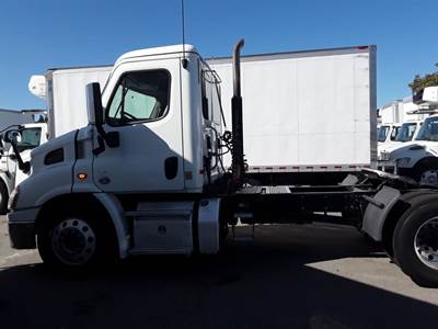 Freightliner Cascadia 113 Single Axle Day Cab Truck - 450HP, 10 Speed Automatic
