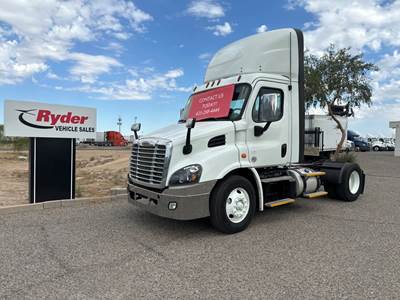 Freightliner Cascadia 113 Single Axle Day Cab Truck - 410HP, 12 Speed Automatic