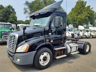 Freightliner Cascadia 113 Single Axle Day Cab Truck - 410HP, 12 Speed Automatic