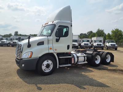 Freightliner Cascadia 113 Day Cab Truck - 410HP, 10 Speed Automatic