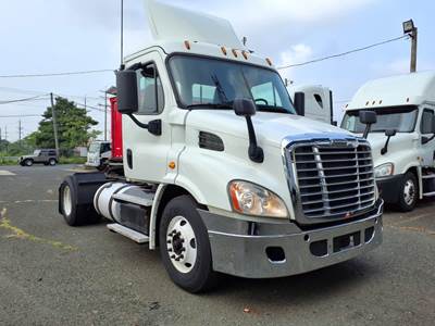 Freightliner Cascadia 113 Single Axle Day Cab Truck - 410HP, 12 Speed Automatic