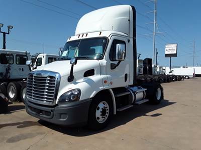 Freightliner Cascadia 113 Single Axle Day Cab Truck - 410HP, 12 Speed Automatic