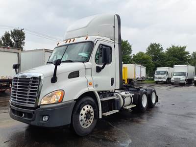 Freightliner Cascadia 113 Day Cab Truck - 435HP, 12 Speed Automatic