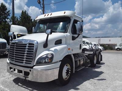 Freightliner Cascadia 113 Day Cab Truck - 450HP, 12 Speed Automatic