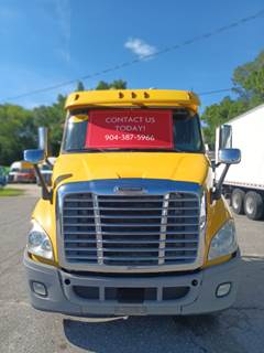Freightliner Cascadia 113 Day Cab Truck - 435HP, 12 Speed Automatic