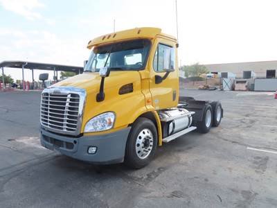 Freightliner Cascadia 113 Day Cab Truck - 435HP, 10 Speed Automatic