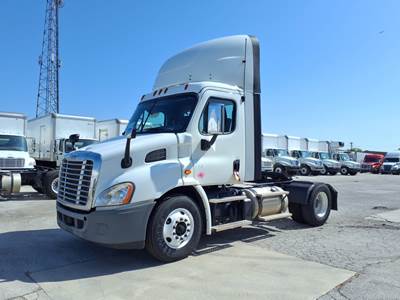 Freightliner Cascadia 113 Single Axle Day Cab Truck - 410HP, 12 Speed Automatic