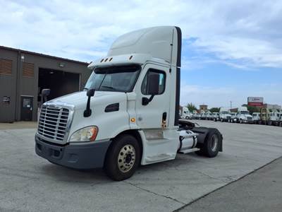 Freightliner Cascadia 113 Single Axle Day Cab Truck - 410HP, 12 Speed Automatic