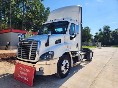 Freightliner Cascadia 113 Single Axle Day Cab Truck - 410HP, 12 Speed Automatic