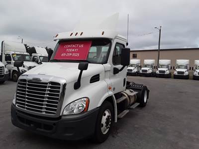 Freightliner Cascadia 113 Single Axle Day Cab Truck - 410HP, 10 Speed Manual